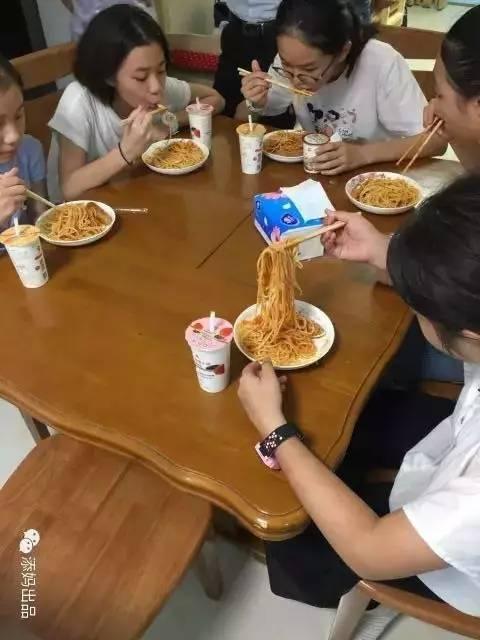 小饭桌的故事 第一季,第一季：成长滋味